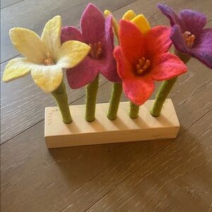 Lovevery Felt Flowers